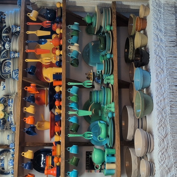 💥SOLD💥Roseville Ransbottom Watering Girl Yelloware,Whole Set - Picture 1 of 7